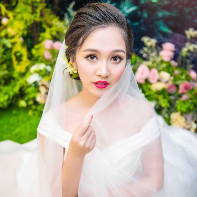 Hà Anh 'Bánh đúc có xương' kết hôn ở tuổi 21. ảnh 3