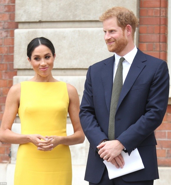  Công nương Meghan Markle tình tứ bên hoàng tử Harry ảnh 5