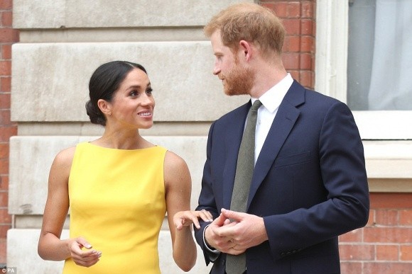  Công nương Meghan Markle tình tứ bên hoàng tử Harry ảnh 6