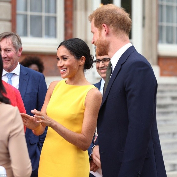  Công nương Meghan Markle tình tứ bên hoàng tử Harry ảnh 2