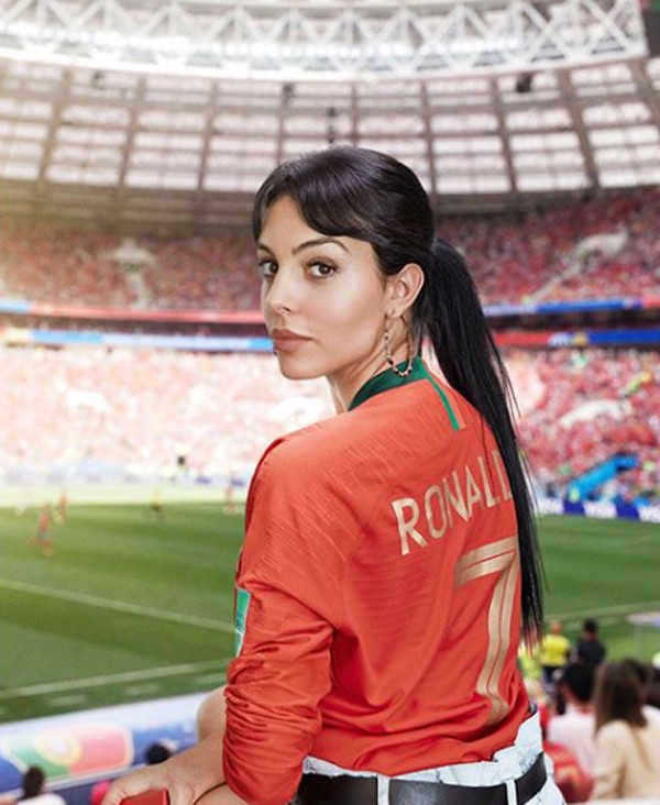 Ronaldo cùng bạn gái tình tứ khóa môi tại Hy Lạp ảnh 3