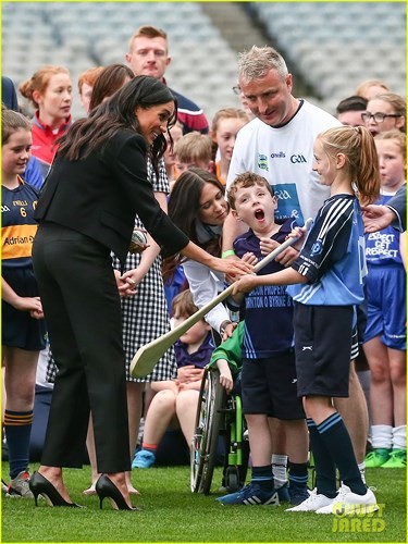 Công nương Maghan Markle diện trang phục thanh lịch, tối màu tới Ireland ảnh 6