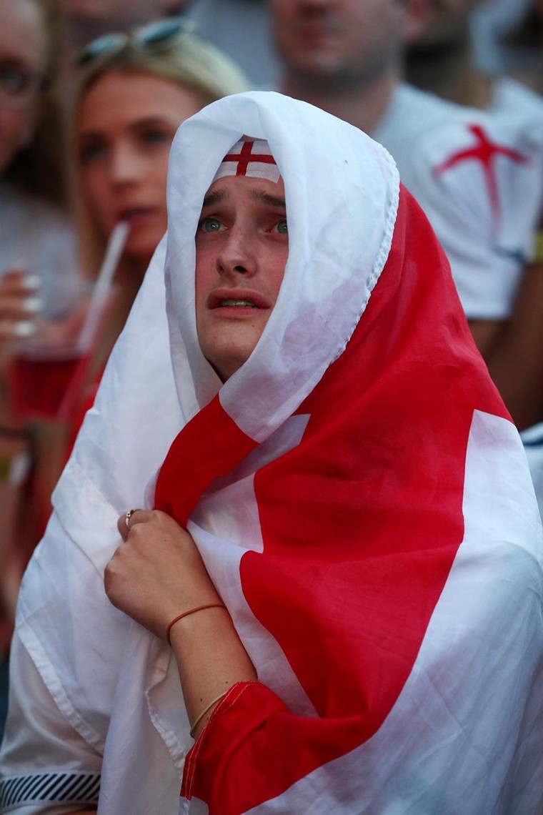 Thất bại trước Croatia, cầu thủ và VĐV Anh bật khóc nức nở ảnh 8