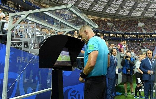 Quả phạt đền cho Pháp bị gọi là 'đáng hổ thẹn' ảnh 1