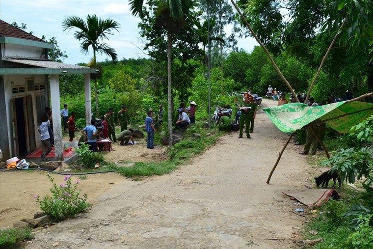 Cha tâm thần chém chết con trai 8 tuổi ảnh 1