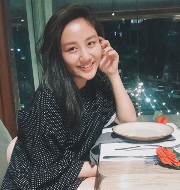 Diện váy khoét ngực sâu, Văn Mai Hương ngày càng quyến rũ hậu chia tay tình cũ ảnh 1