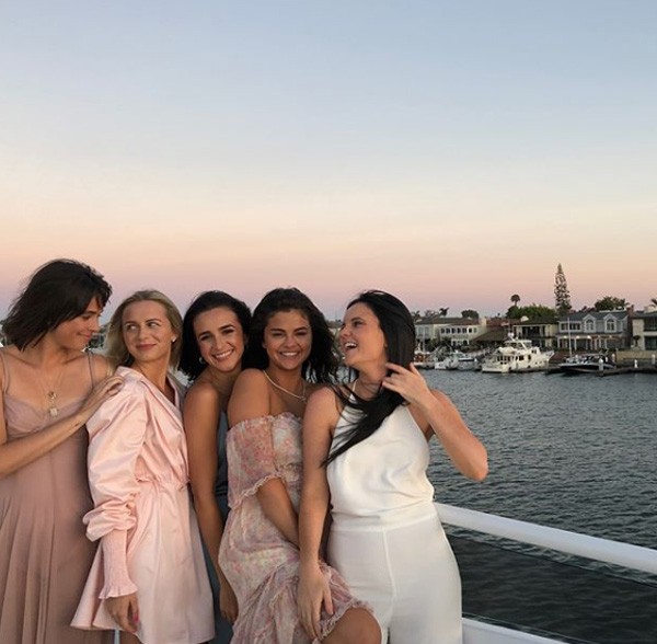 Selena Gomez 'chơi tới bến' trong ngày sinh nhật, đập tan tin đồn ủ rũ vì tình ảnh 7