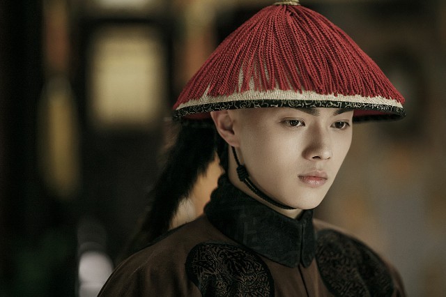 'Hotboy Cung đình' bị tố lăng nhăng, đánh đập người yêu cũ ảnh 1