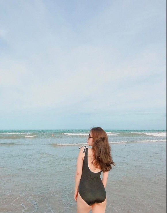 Vợ MC Thành Trung khoe dáng nuột nà, xinh không kém hotgirl ảnh 3