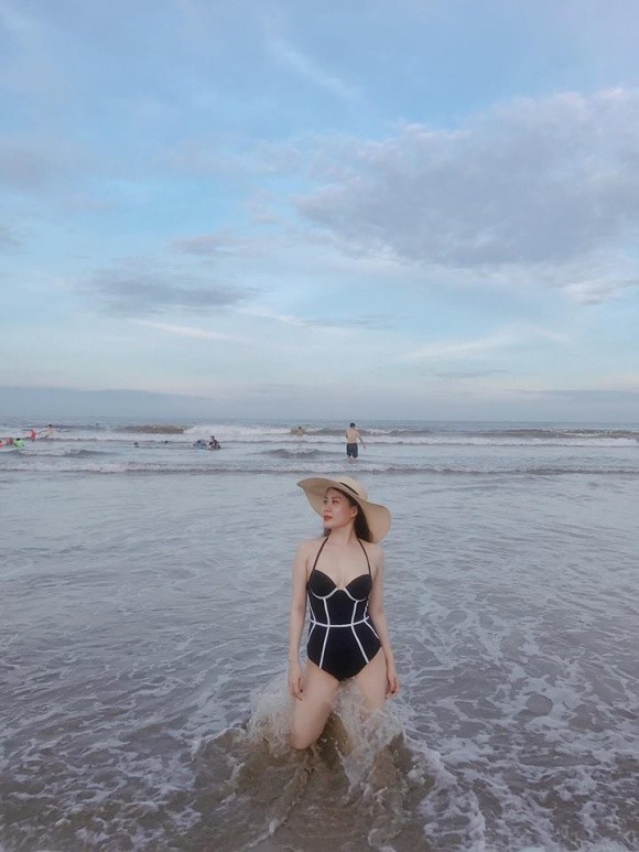 Vợ MC Thành Trung khoe dáng nuột nà, xinh không kém hotgirl ảnh 7