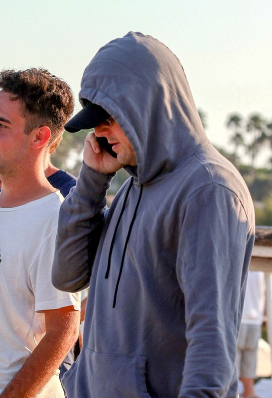 Tài tử Leonardo DiCaprio du lịch cùng mẹ vợ kém tuổi ảnh 1