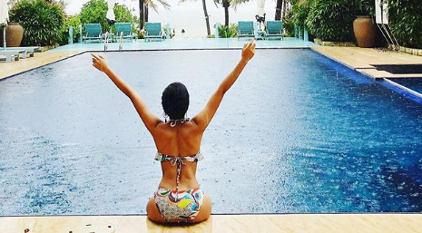 Hoa hậu H'Hen Niê diện bikini hai mảnh, khoe da nâu rám nắng ảnh 2