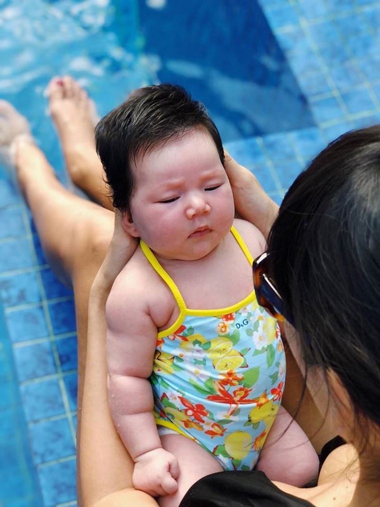 Hà Anh diện bikini, khoe thân hình quyến rũ sau hơn 1 tháng sinh con ảnh 5