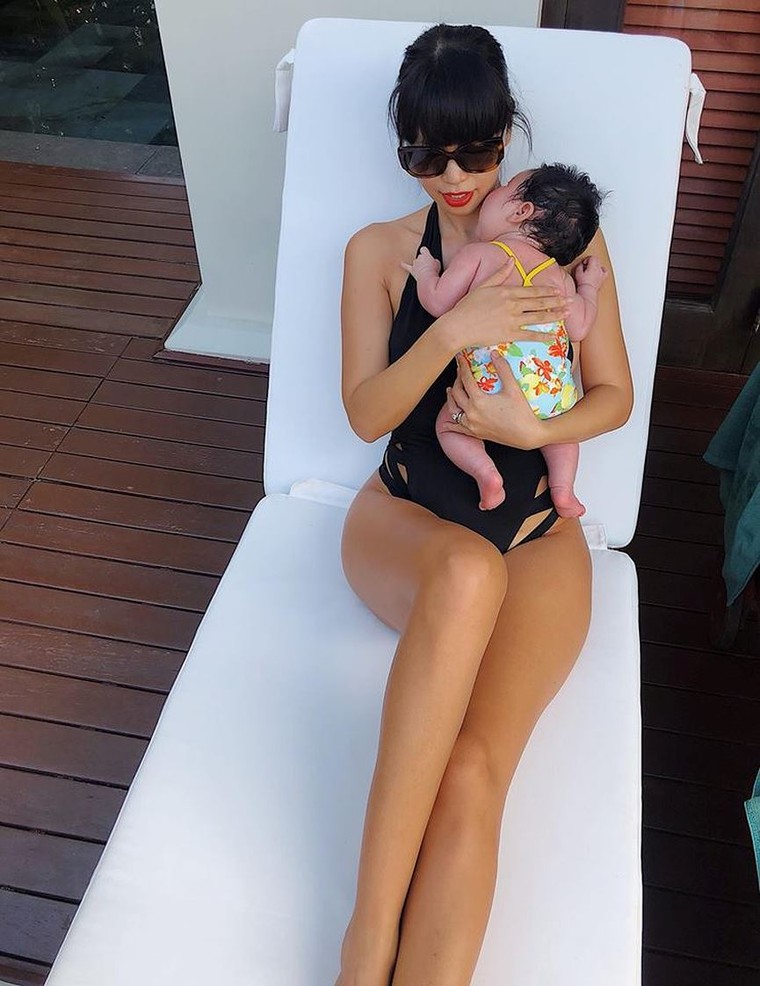 Hà Anh diện bikini, khoe thân hình quyến rũ sau hơn 1 tháng sinh con ảnh 8