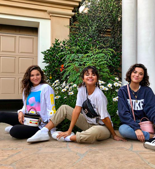 Selena Gomez diện bikini, khoe thân nóng bỏng trên du thuyền ảnh 7