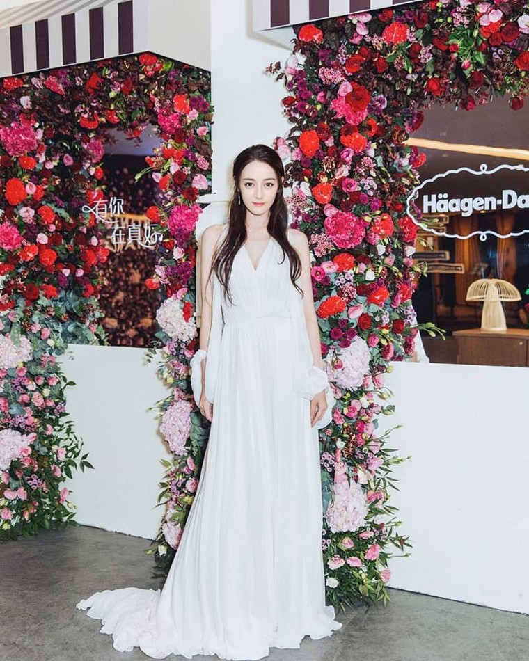 Địch Lệ Nhiệt Ba lại 'đốn tim' fan bằng vẻ đẹp tựa nữ thần ảnh 6