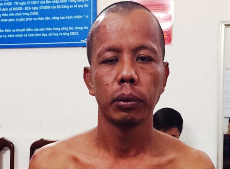 Người đàn ông đập phá hàng loạt ô tô, nghi sử dụng chất kích thích ảnh 1