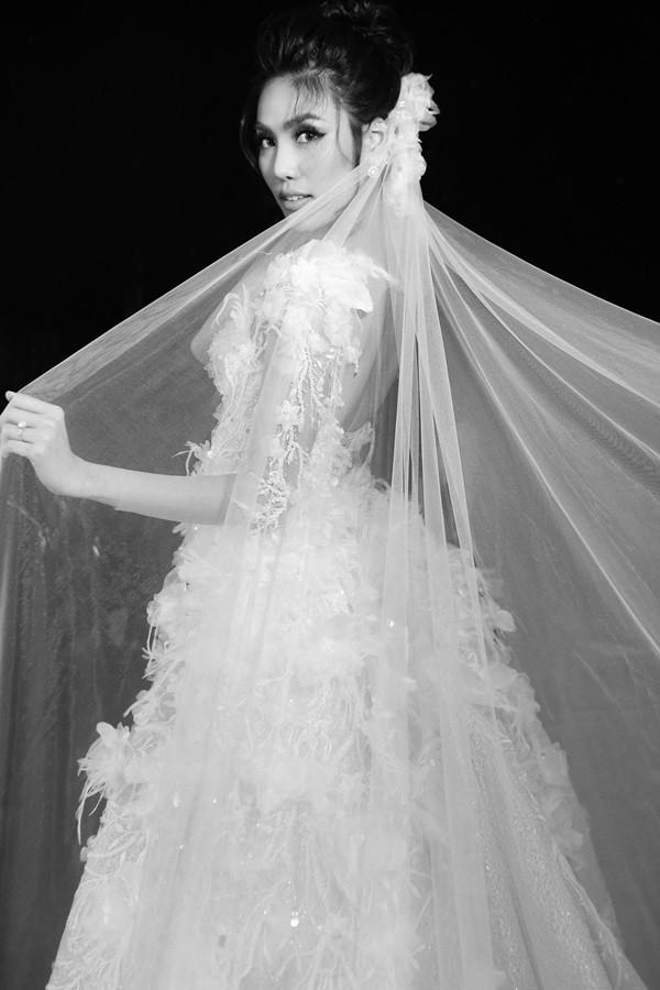 Lan Khuê xinh đẹp, e thẹn diện váy cưới trước ngày lên xe hoa ảnh 2