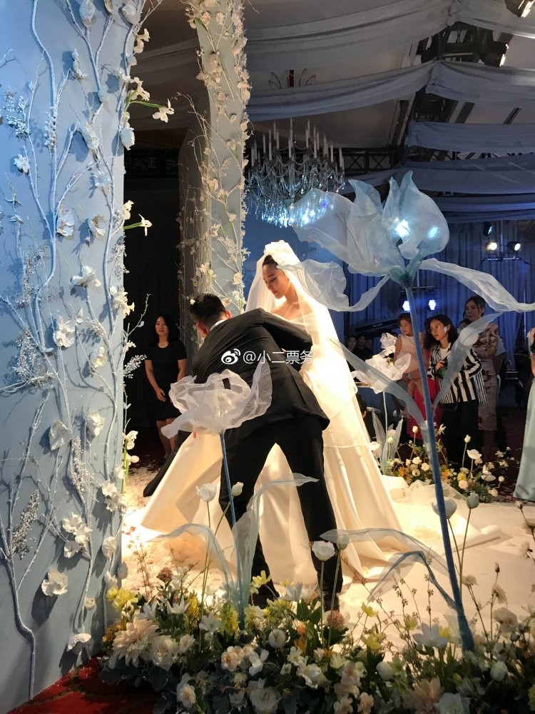 Trương Hình Dư xinh đẹp trong lễ cưới cổ tích với sĩ quan đặc chủng ảnh 4