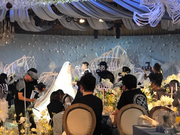 Trương Hình Dư xinh đẹp trong lễ cưới cổ tích với sĩ quan đặc chủng ảnh 8