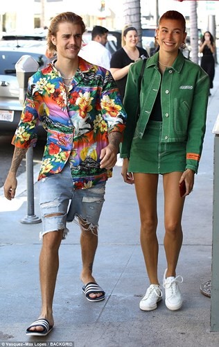 Justin Bieber trông như đàn ông 40 tuổi, đi dép lê dạo phố cùng hôn thê ảnh 5