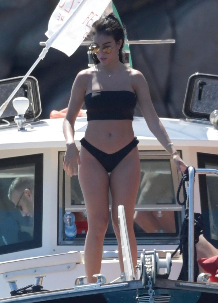 Ronaldo mắt tím bầm đi nghỉ dưỡng cùng bạn gái, giải hạn 'tịt ngòi' ảnh 4