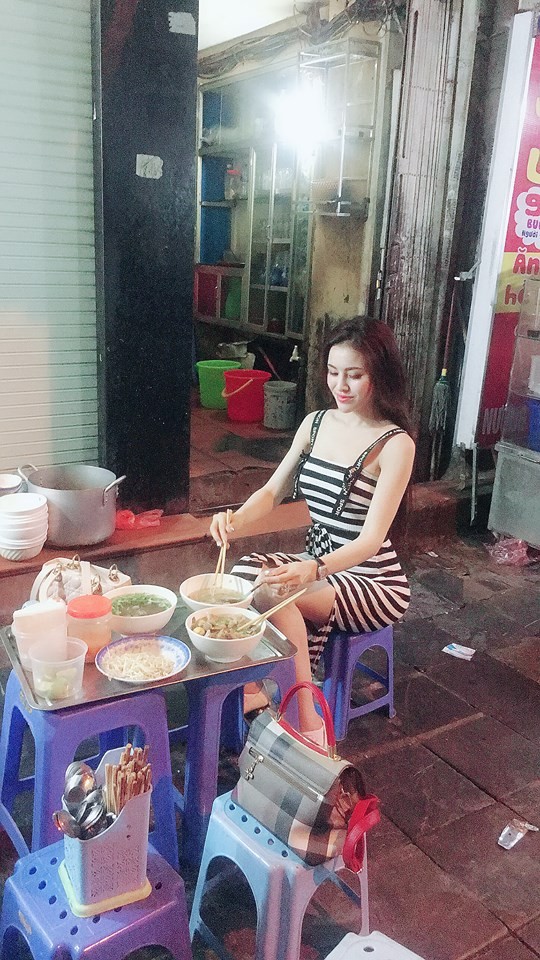 Á hậu Thư Dung thản nhiên khoe ảnh đi ăn giữa tin đồn bán dâm nghìn đô ảnh 2