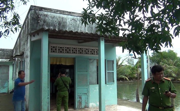 Chồng cắt cổ vợ rồi uống thuốc sâu tự tử do ghen tuông ảnh 1