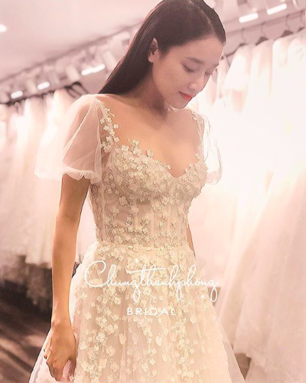 Hé lộ 1 trong 3 thiết kế váy cưới của Nhã Phương ảnh 3