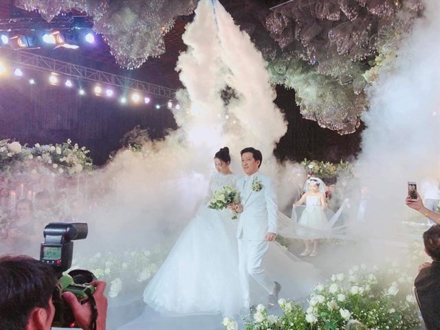 Hậu đám cưới, Nhã Phương khoe clip tiệc cưới cổ tích ảnh 1