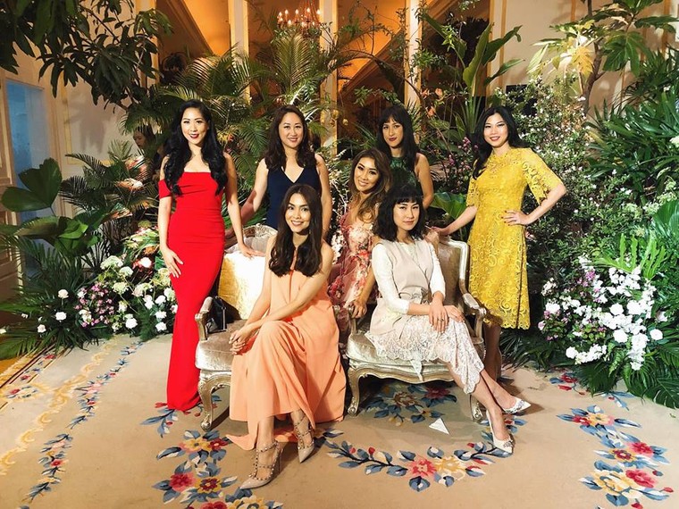 Tăng Thanh Hà thu hút, trẻ trung dù diện áo dài phong cách thập niên 60 ảnh 4