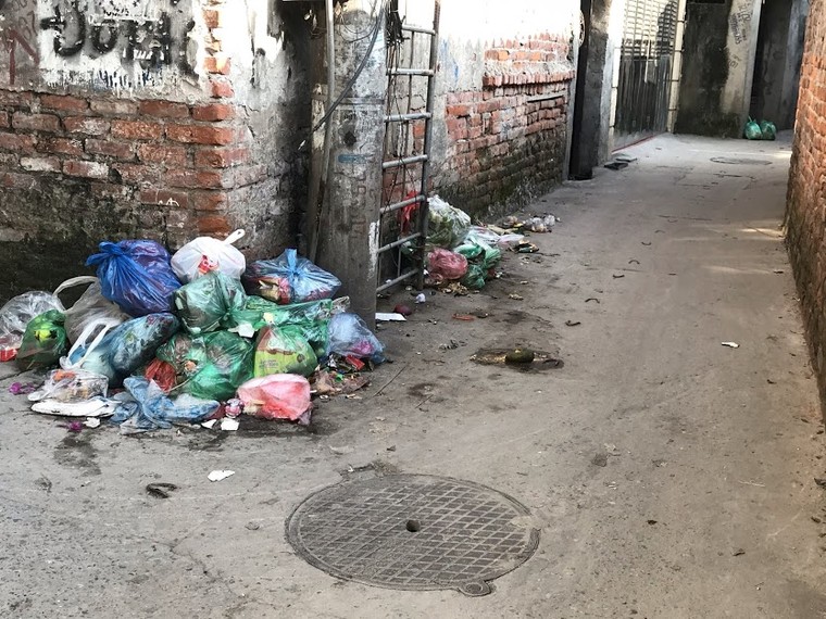 Kinh hoàng ‘núi rác’ dưới chân cầu Long Biên ảnh 5