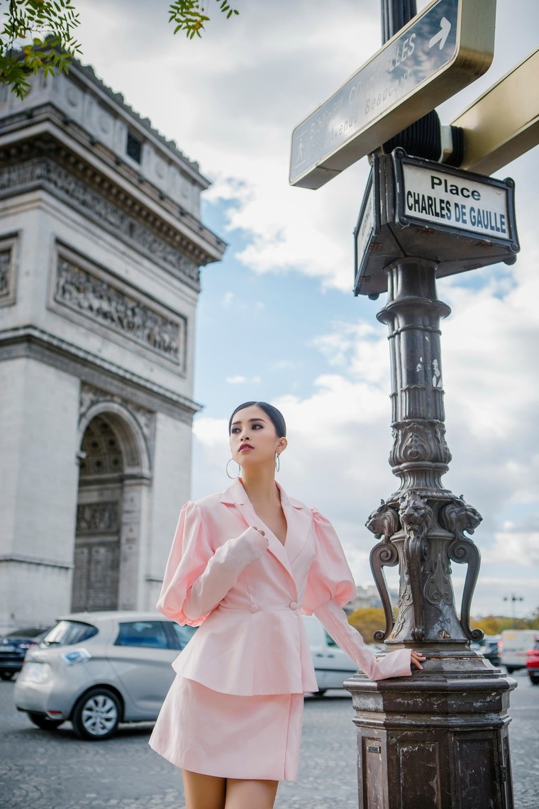 Hoa hậu Tiểu Vy xinh đẹp trên đường phố Paris ảnh 4