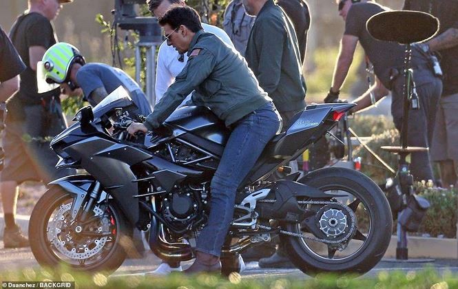 Vẻ điển trai tài tử của Tom Cruise ở tuổi 56 ảnh 4