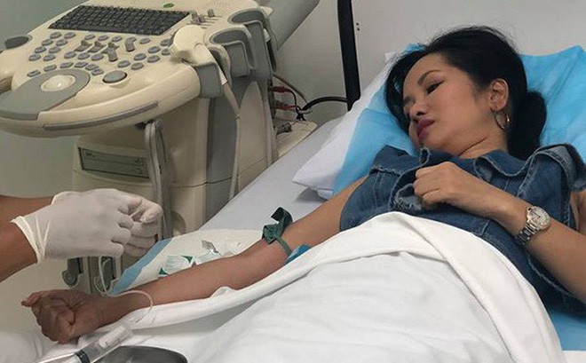 Diva Hồng Nhung nhập viện sau tin đồn ly dị chồng vì người thứ 3 ảnh 1