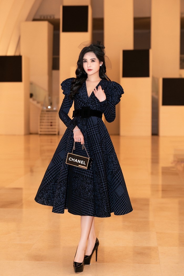 Lê Âu Ngân Anh xuất hiện với gương mặt mũm mĩm khác thường ảnh 3