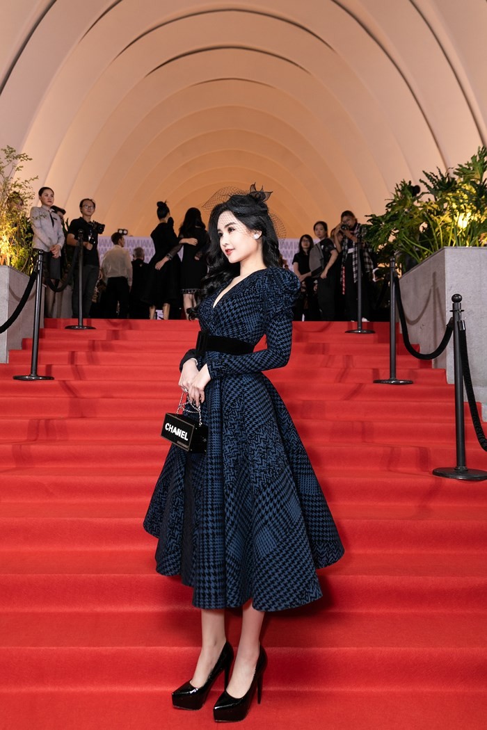 Lê Âu Ngân Anh xuất hiện với gương mặt mũm mĩm khác thường ảnh 2