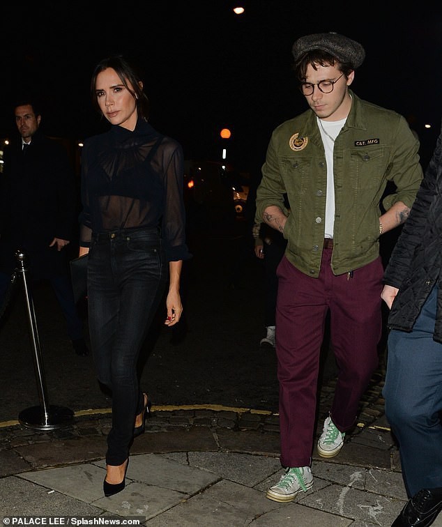 David Beckham khó chịu ra mặt khi đi sự kiện cùng vợ con ảnh 4