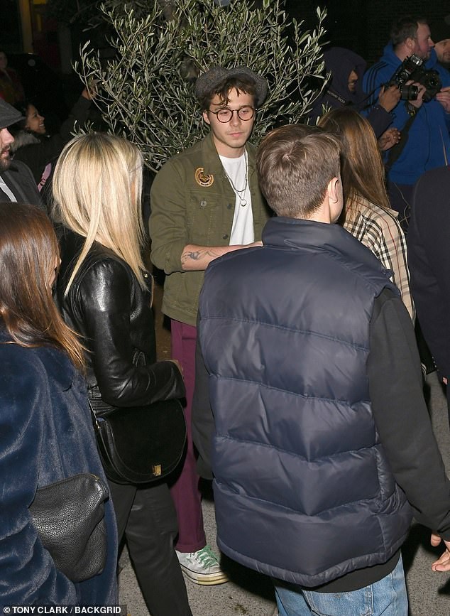 David Beckham khó chịu ra mặt khi đi sự kiện cùng vợ con ảnh 9