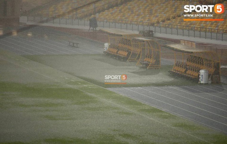 Chung kết AFF Cup có thể bị hoãn vì thời tiết quá xấu ảnh 1