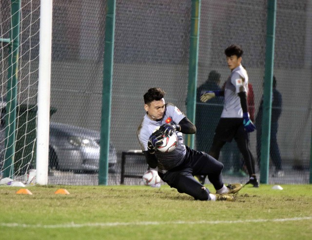  Sau thành công ở AFF Cup 2018, Đặng Văn Lâm sẽ rời xa CLB Hải Phòng? ảnh 1