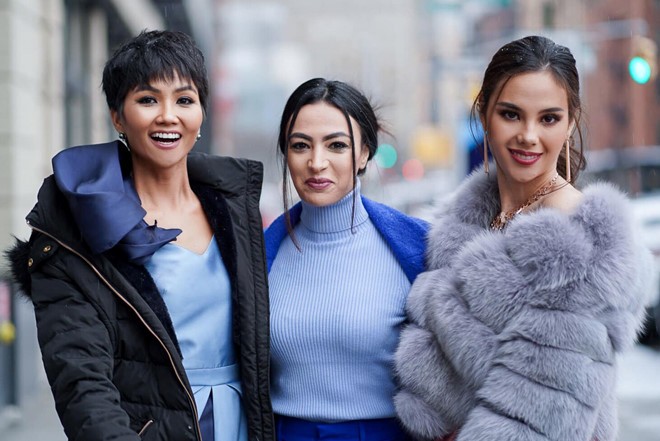 H'Hen Niê có màn đọ sắc bất phân với Hoa hậu Hoàn vũ Catriona Gray tại New York ảnh 5