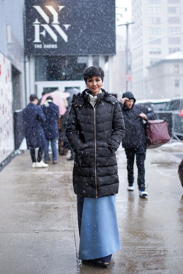 H'Hen Niê có màn đọ sắc bất phân với Hoa hậu Hoàn vũ Catriona Gray tại New York ảnh 6