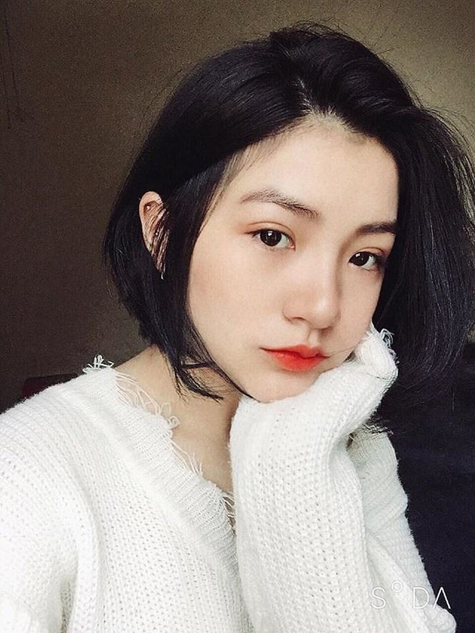 Nhan sắc xinh đẹp của nữ sinh tặng hoa ông Kim Jong Un ảnh 3