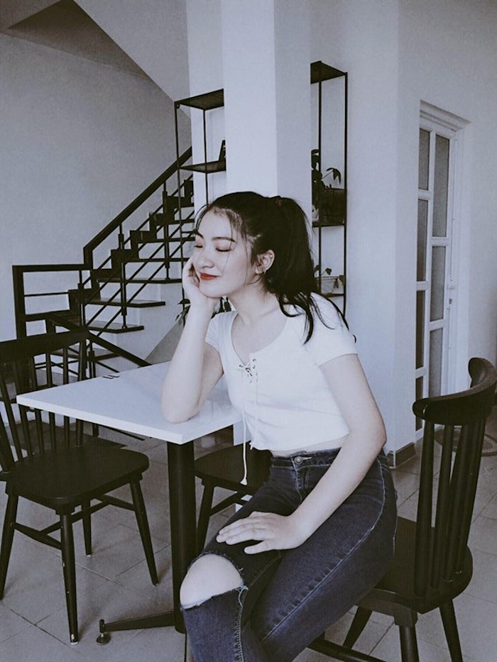 Nhan sắc xinh đẹp của nữ sinh tặng hoa ông Kim Jong Un ảnh 2