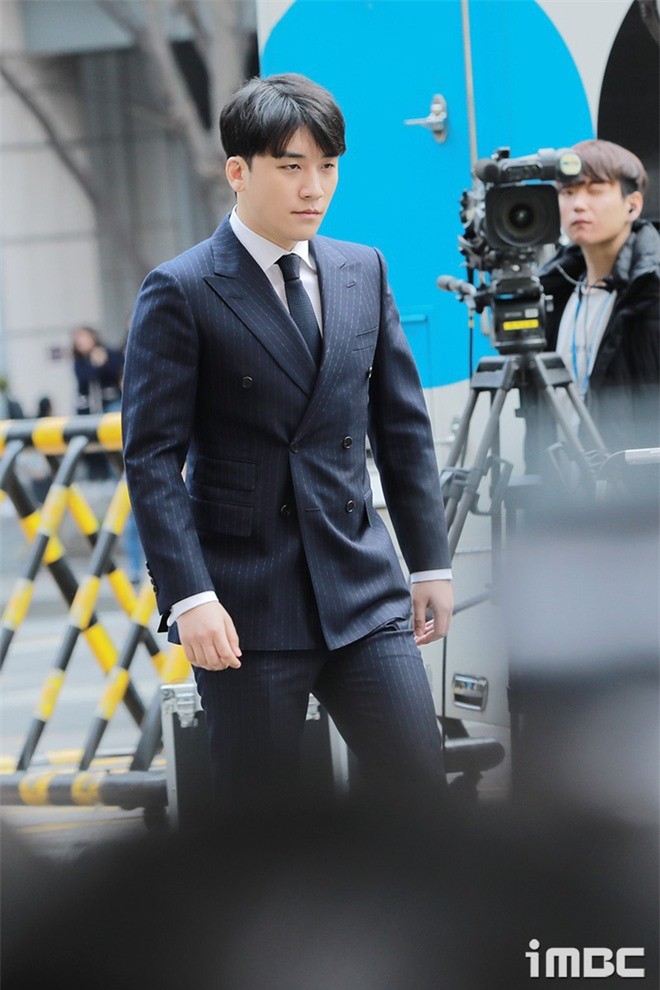 Đến trình diện cảnh sát, Seungri cũng đi làm đẹp như diễn show ảnh 2