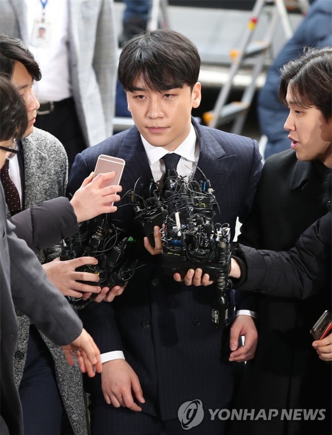 Đến trình diện cảnh sát, Seungri cũng đi làm đẹp như diễn show ảnh 1