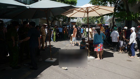 Ô tô 'điên' lao vào đám tang, 11 người thương vong ảnh 1