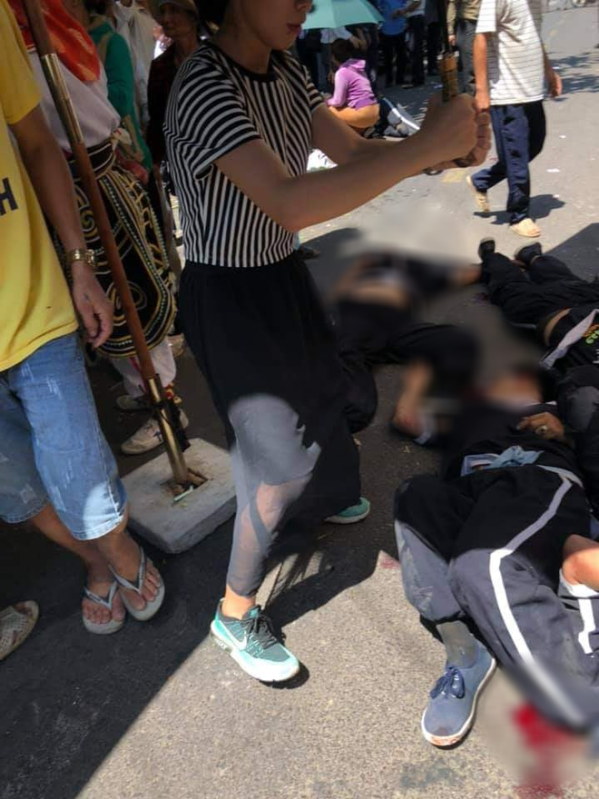 Ô tô 'điên' lao vào đám tang, 11 người thương vong ảnh 3