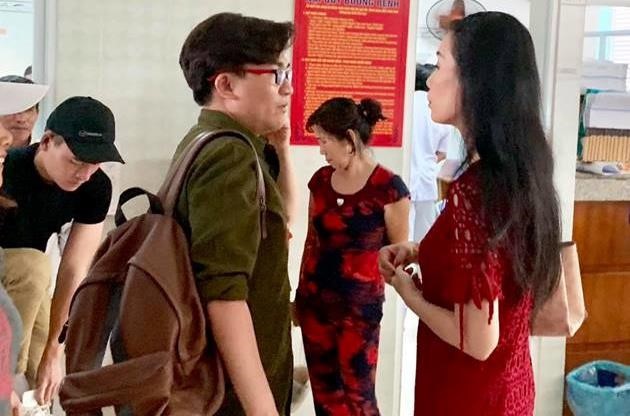 MC Đại Nghĩa, Kim Chi trao tiền giúp đỡ nghệ sĩ Lê Bình chữa bệnh ảnh 2